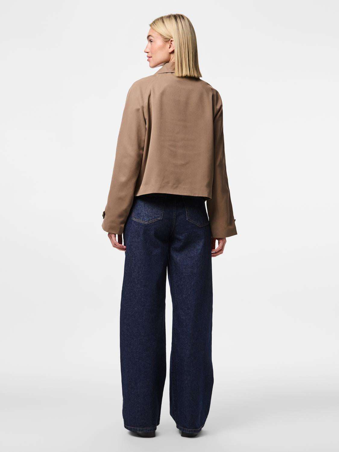 model_shot-back